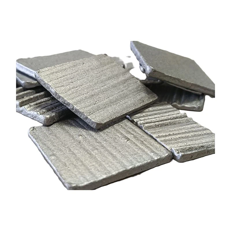 超高導電率高品質低不純物高純度電解細胞電解フレーク2〜3mm厚さ40mmの長さ